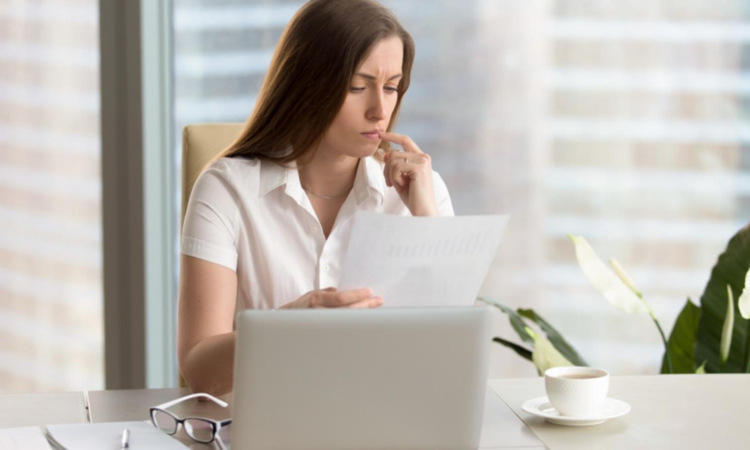 Teilnehmer bei der praktischen Anwendung von SEO-Strategien