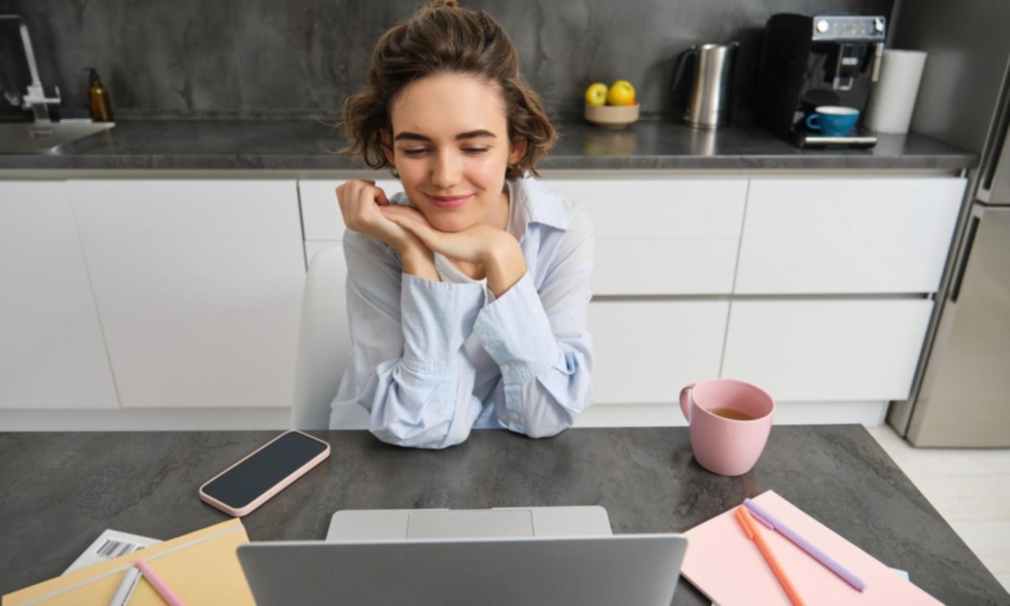 Analytics-Dashboard mit Conversion-Tracking und User-Flow-Analyse